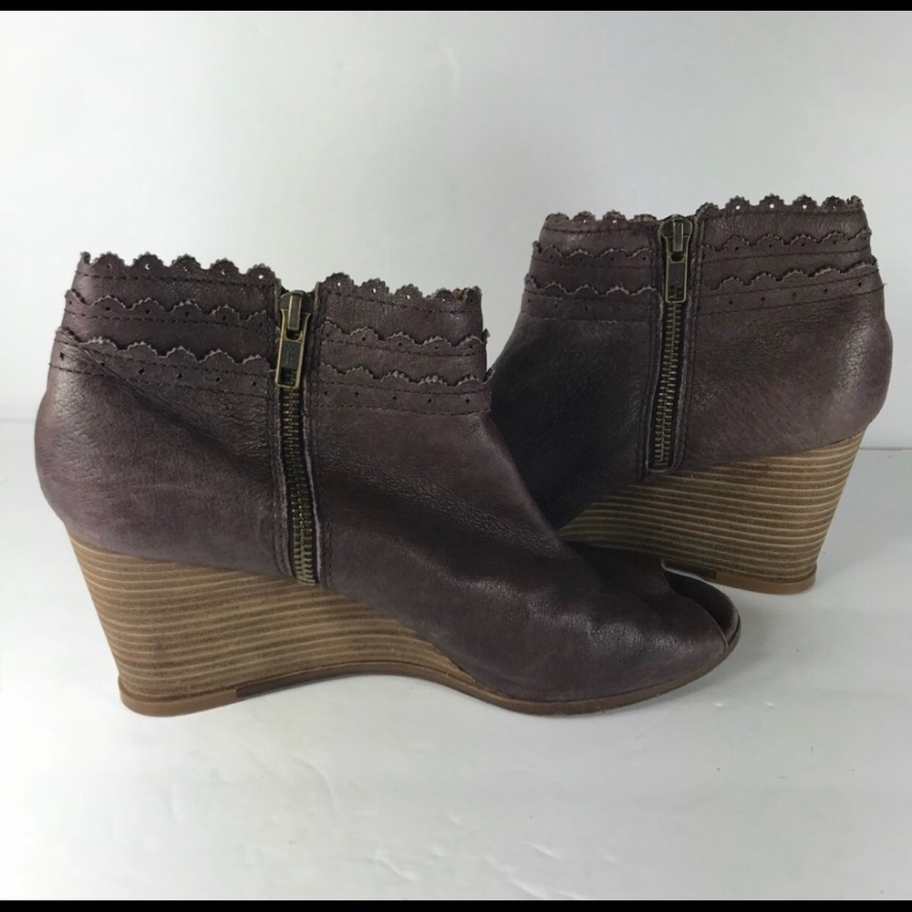 🌼🌼**ISO**🌼🌼 Lucky Brand peep toe wedges Size 9